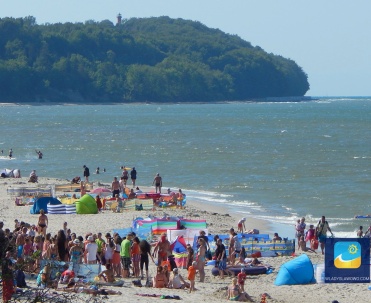 Plaża i morze w Chłapowie, kt&oacute;re w latach 1973&ndash;2014 było częścią miasta Władysławowo.
